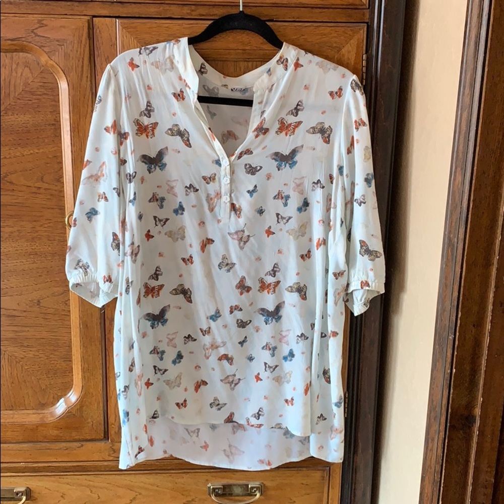 Ava Rose 3/4 Sleeve Henley Style Butterfly Blouse